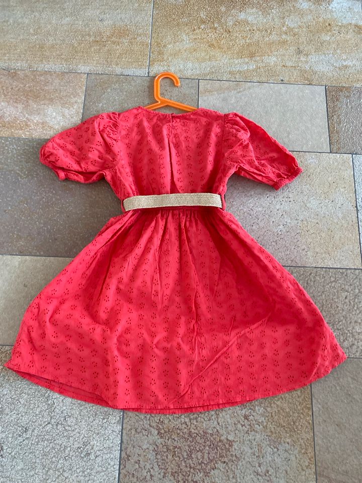 Rotes Kleid für Mädchen Größe 134 in Steinfurt