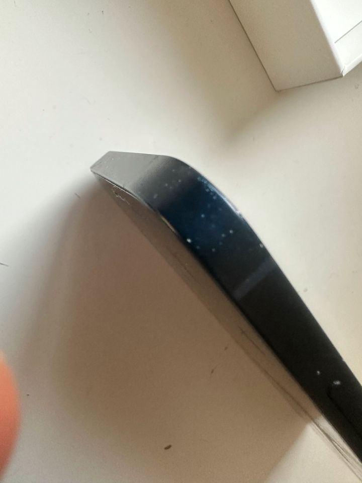 iPhone 12 - 128 GB - gut erhalten, OVP, Hüllen 2x in Isernhagen