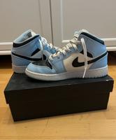 Jordan 1 in Blau, Schwarz und Weiß Niedersachsen - Vechelde Vorschau