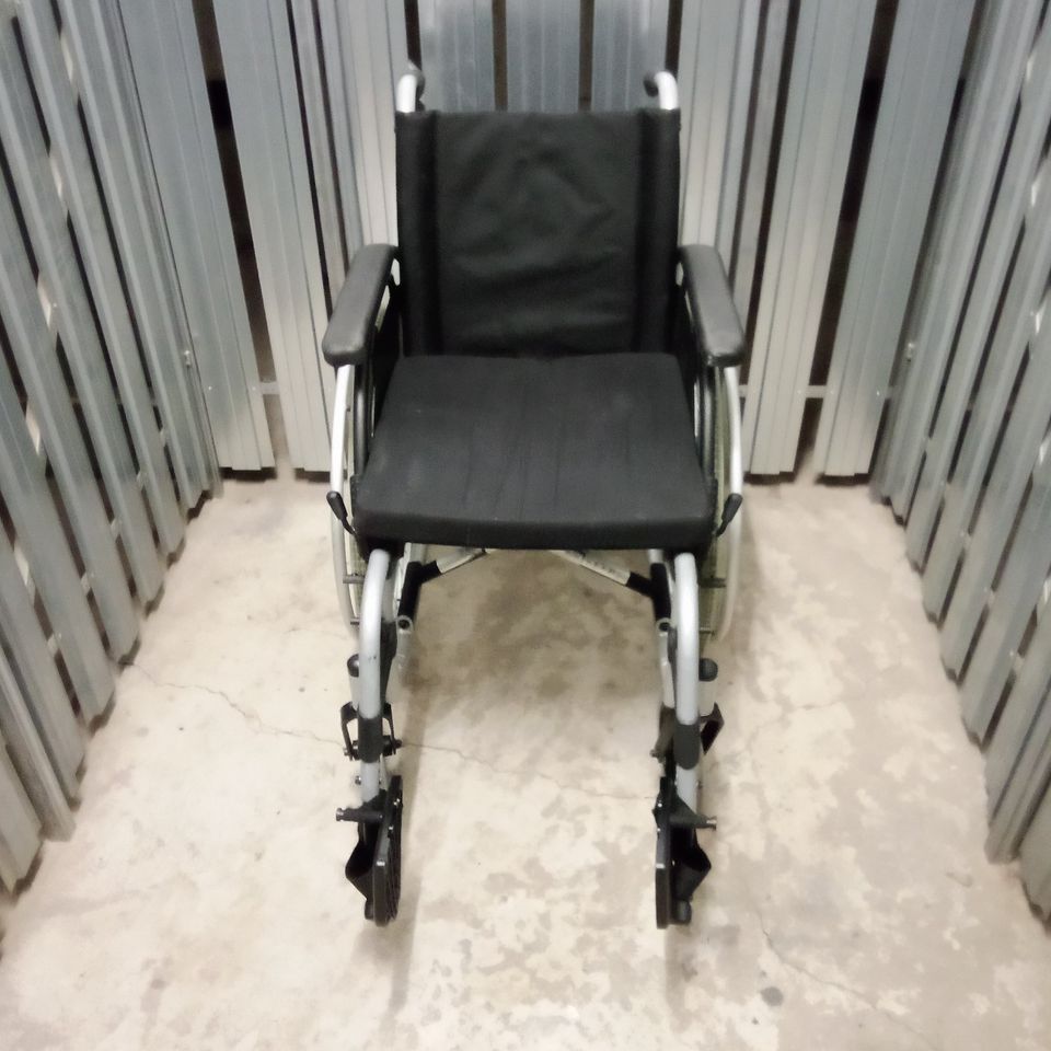 Rollstuhl Breezy Typ: Unix2 Sitzbreite 41cm, gebraucht in Berlin