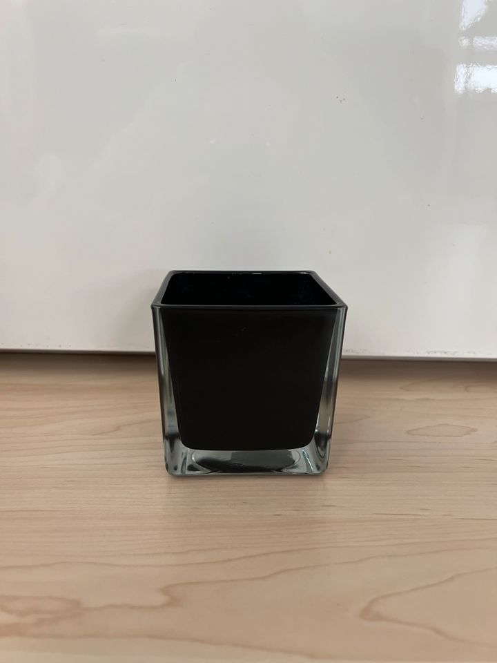 Blumentopf Übertopf in schwarz Glas modern in Markdorf