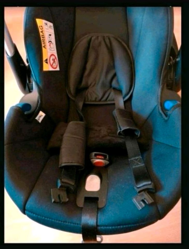 Hauck Babyschale Comfort Fix Isofix Base Kindersitz Maxi Cosi in Winnemark