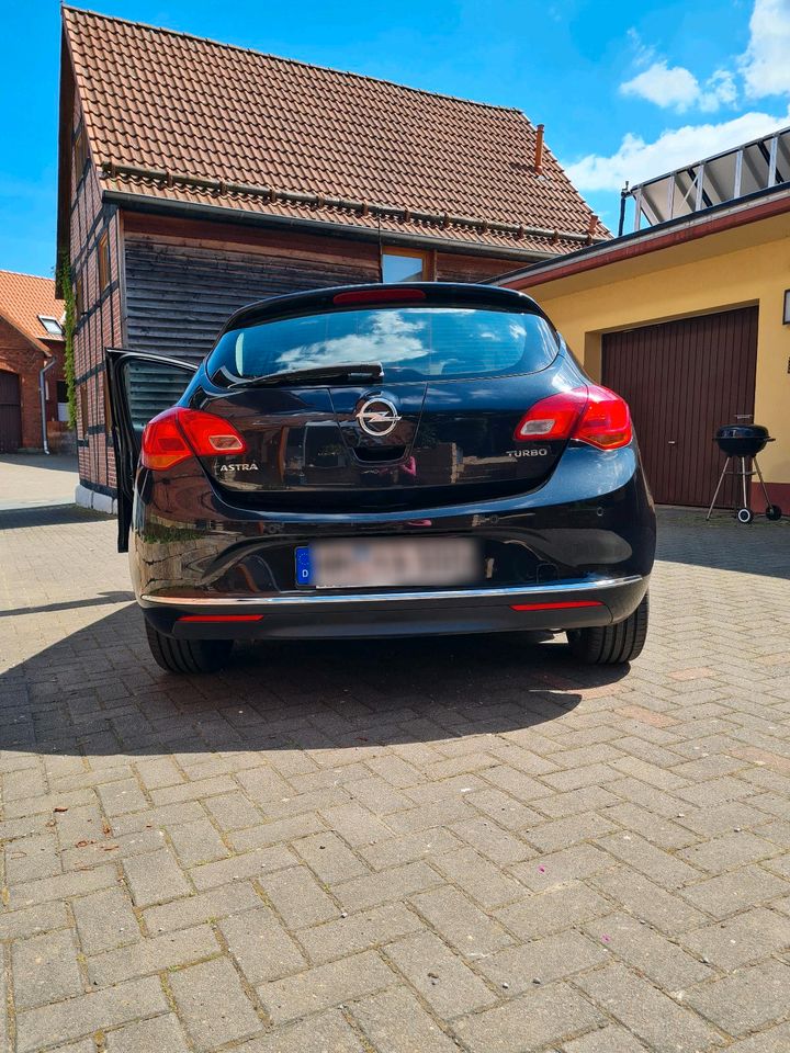 Opel Astra J in Hessisch Oldendorf