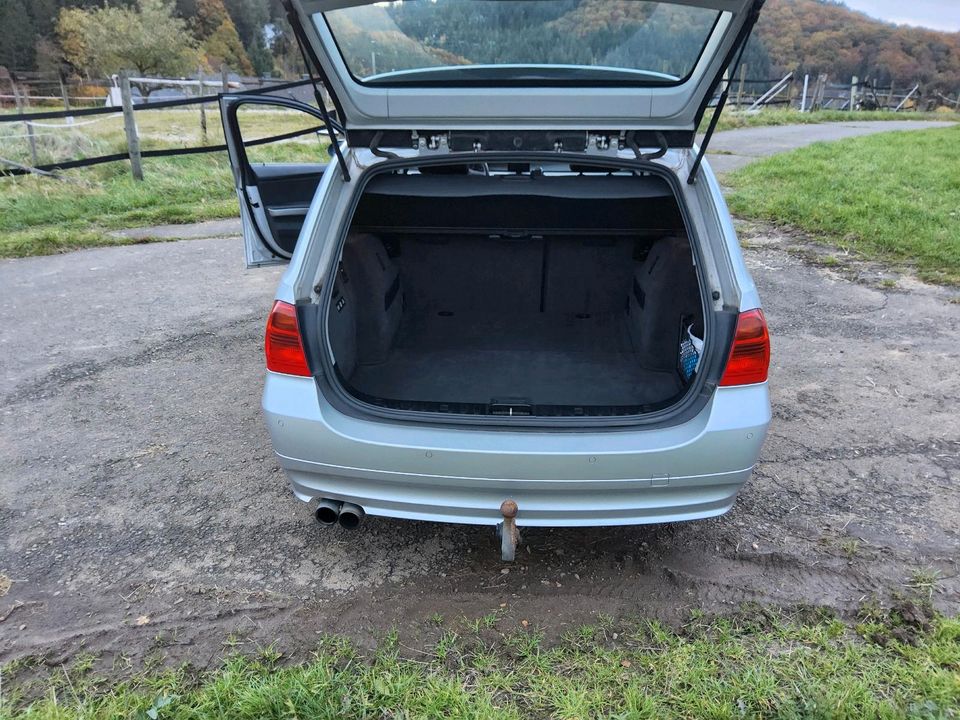 BMW 330D Touring E91 in Oberstadtfeld