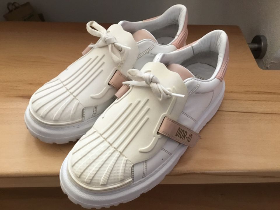 Christian Dior Sneakers Gr. 39 in Oberstenfeld