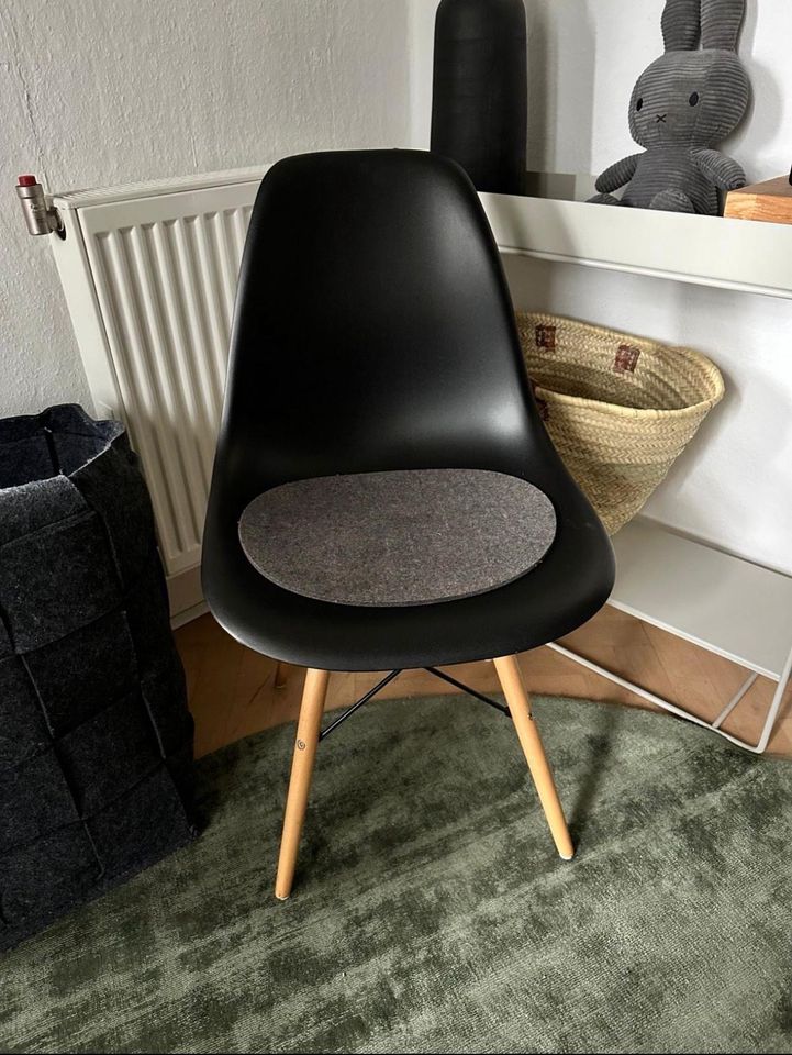 Stuhl Plastik schwarz Style Vitra in Mönchengladbach
