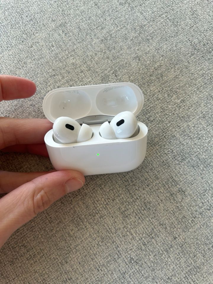 Apple AirPods Pro 2. Generation mit MagSafe Ladecase in Berlin