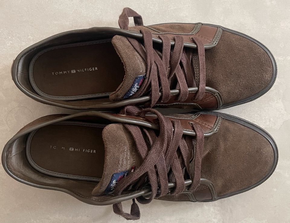 Tommy Hilfiger Sneaker Gr.43 Wildleder Braun in Dietzenbach