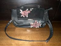 Neuwertige Handtasche mit Rosen * Stickerei * Deichmann * h m * Berlin - Steglitz Vorschau