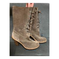 Stiefel Esprit Wildleder braun Gr.40 Nordrhein-Westfalen - Gelsenkirchen Vorschau