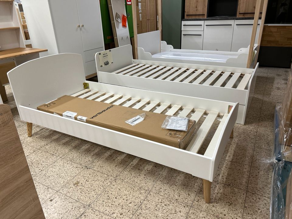 Bett Kinderbett Lattenrost Kinderzimmer Schlafzimmer Möbel UVP279 in Schwalmstadt