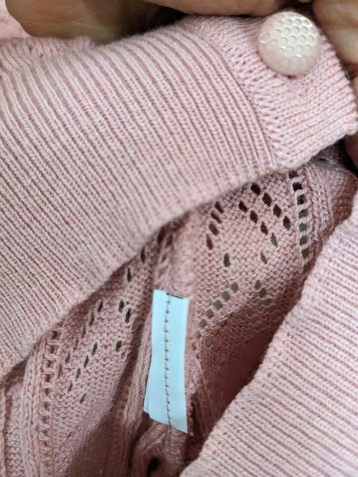 Orsay Strickjacke rosa Gr. 40 in Lauterbach (Hessen)