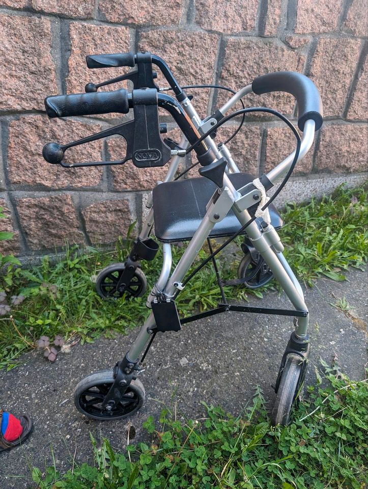 Rollator Gehilfe klappbar leicht in Halle