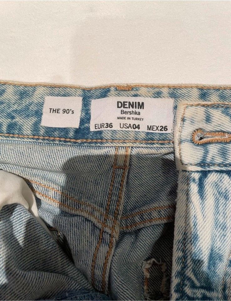 Bershka Jeans Denim, Gr. 36 in Bad Vilbel