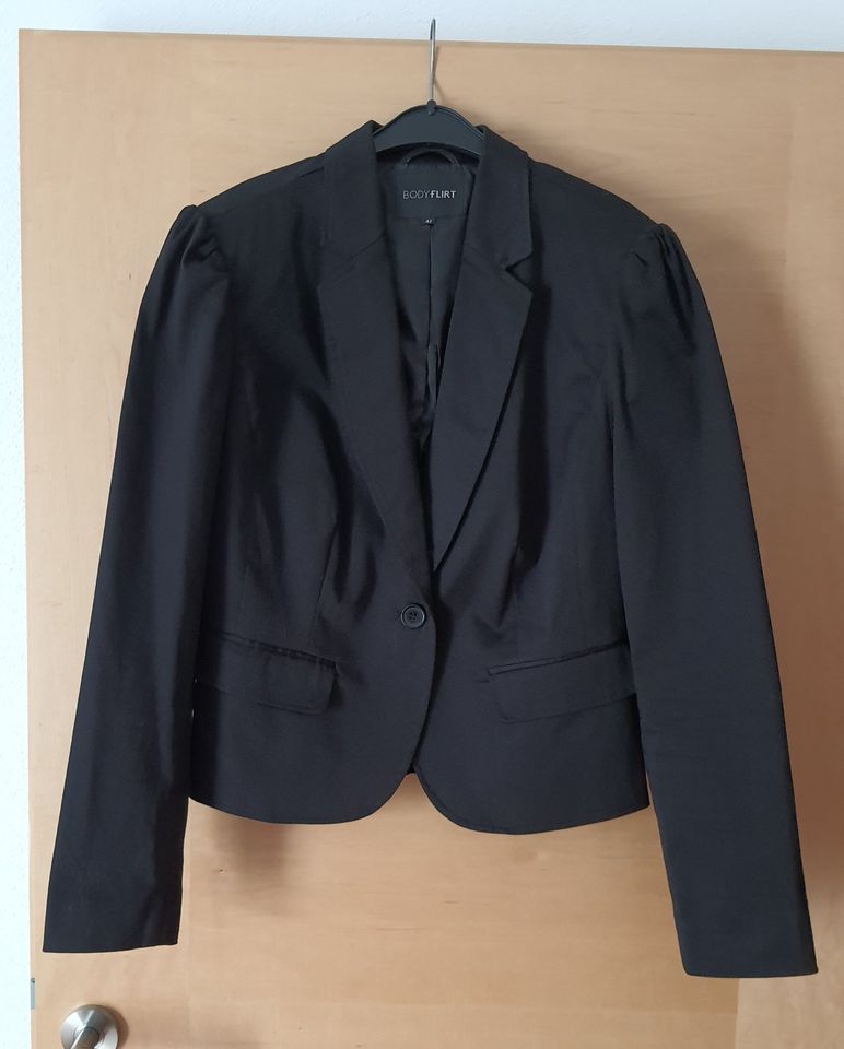 Damen Kurz Blazer Stretch Fb. schwarz, Gr. 42, Neu in Neualbenreuth