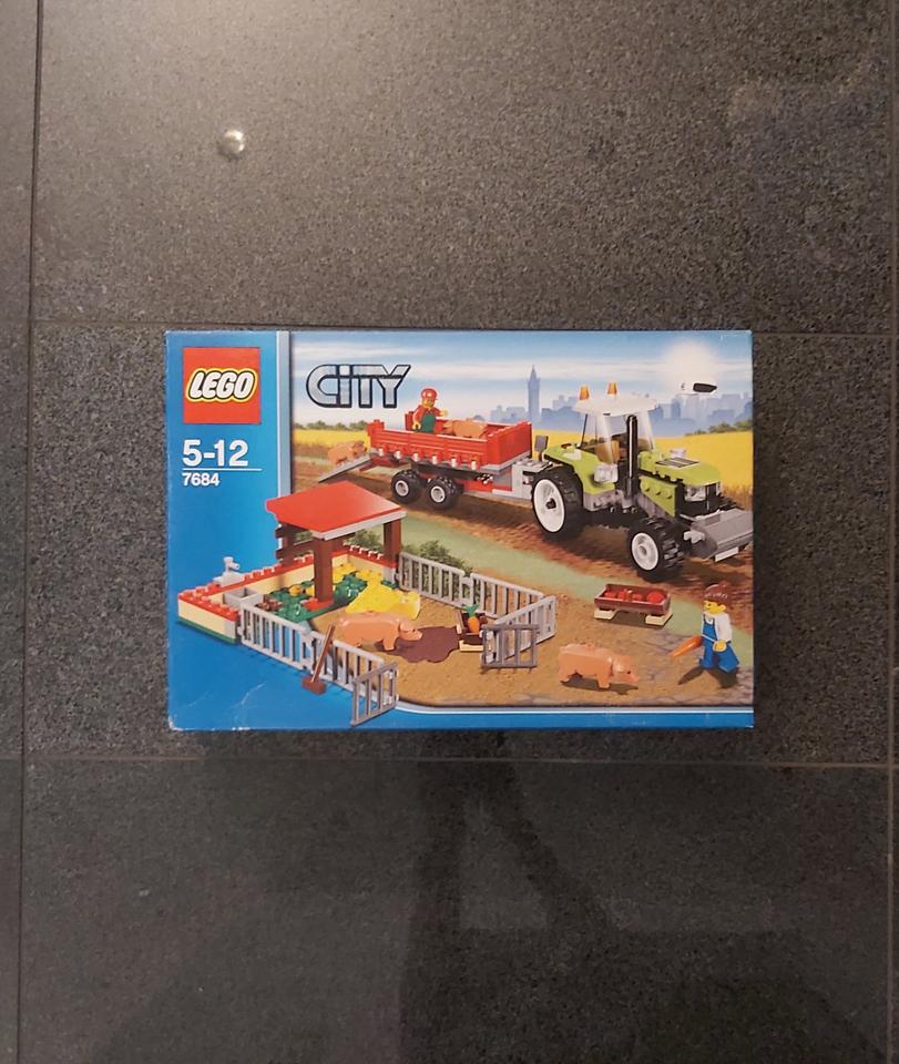 Lego City Nr. 7684 Bauernhof - Ferkel-Gehege mit Traktor NEU/ OVP in Nürnberg (Mittelfr)