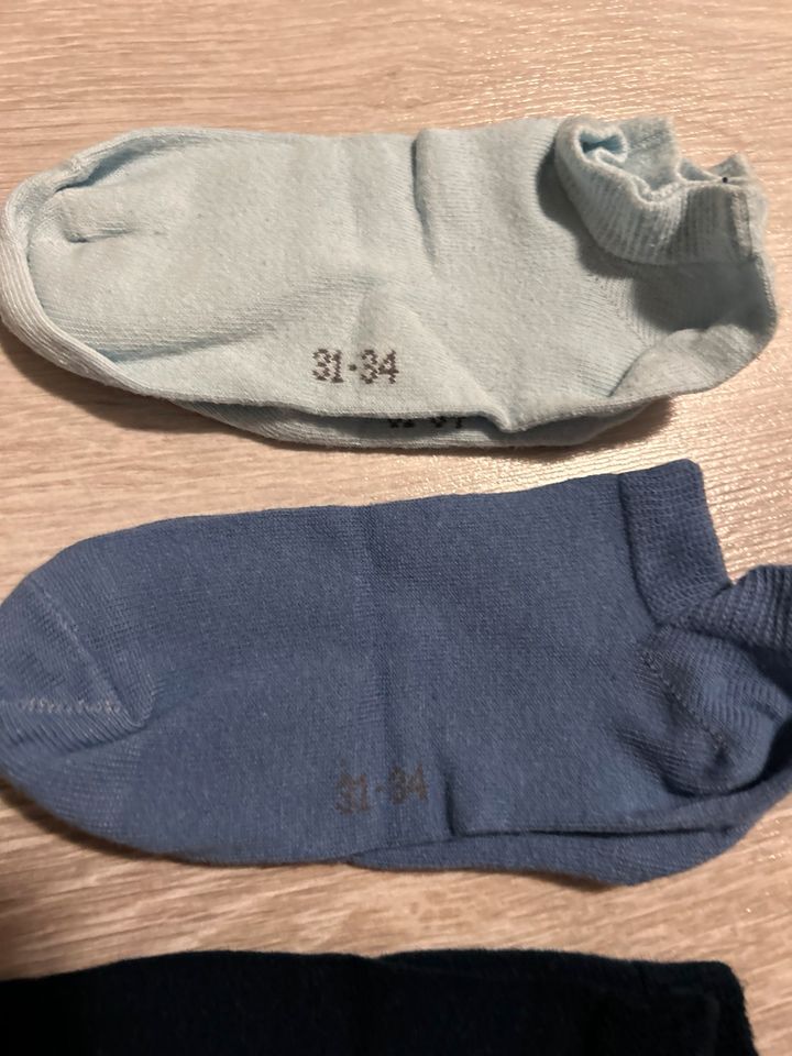 3 Paar Sneaker Socken Gr. 27-30 in Mettingen