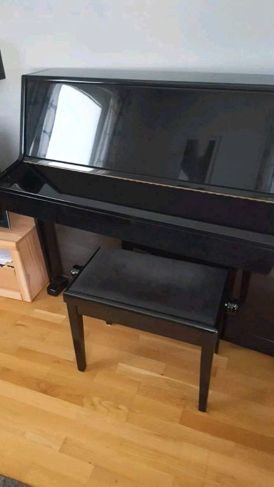 Klavier (Marke Concorde), schwarz poliert in Minden