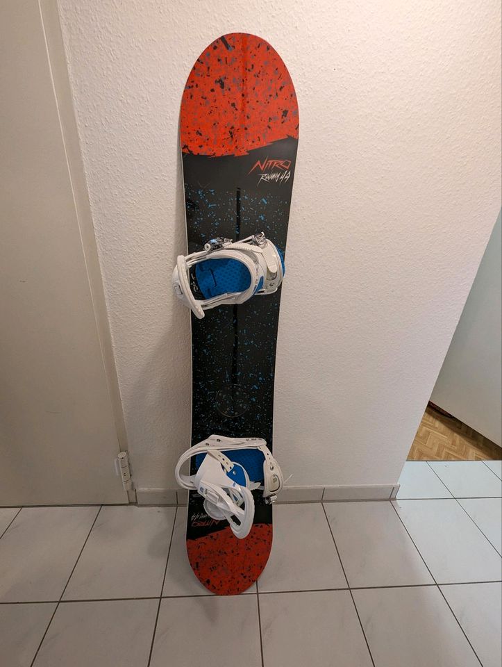 Snowboard Damen Nitro Runaway 149 mit Bindung Burton Citizen in Kirchheim unter Teck