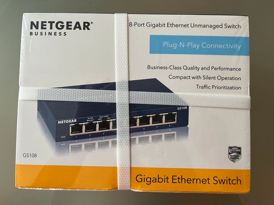 NETGEAR 8 Port Gigabit Ethernet Switch GS 108 Plug N Play Connect in Friedrichshafen