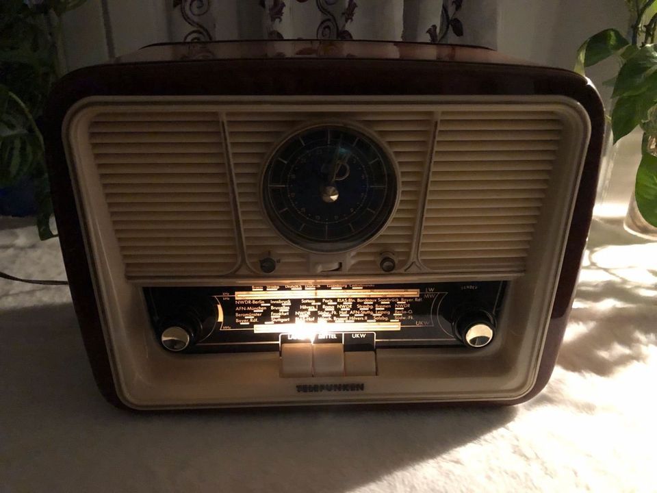 Seltenes Röhrenradio Telefunken Jubilate 55 & Uhr Top Zustand in Hengersberg