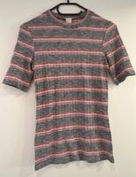 Kleiderpaket 4 Shirts Größe XS/34 Berlin - Karlshorst Vorschau