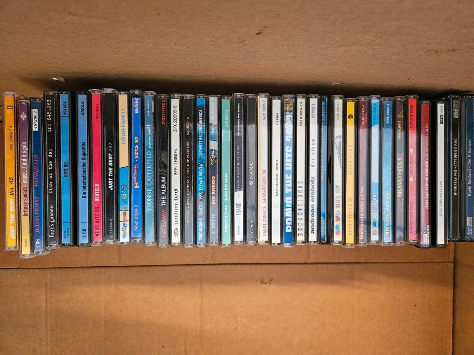 90er Jahre CD Kiste Konvolut 130 Alben und Singles in Düsseldorf