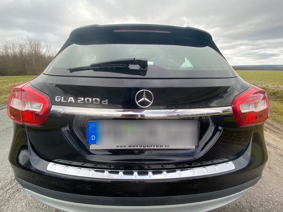 Mercedes Benz GLA 200 d in top gepflegtem Zustand in Paderborn