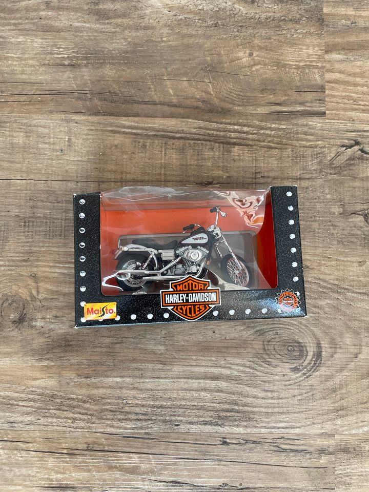 Harley Davidson Miniatur 1:18 2001 FXDL Dyna Low Rider Maisto in Ostelsheim