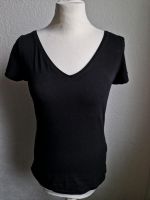 Basic T-Shirt Shirt Gr. 42 schwarz V-Ausschnitt Düsseldorf - Hassels Vorschau