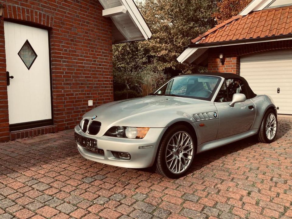 BMW Z3 Cabrio …Sommerfahrzeug…Verdeck neuwertig in Schortens