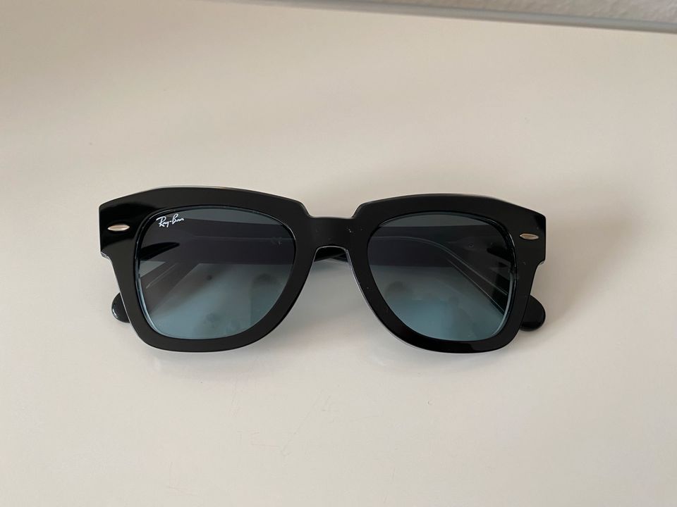 Sonnenbrille von RayBan, RB2186 StateStreet in Duisburg