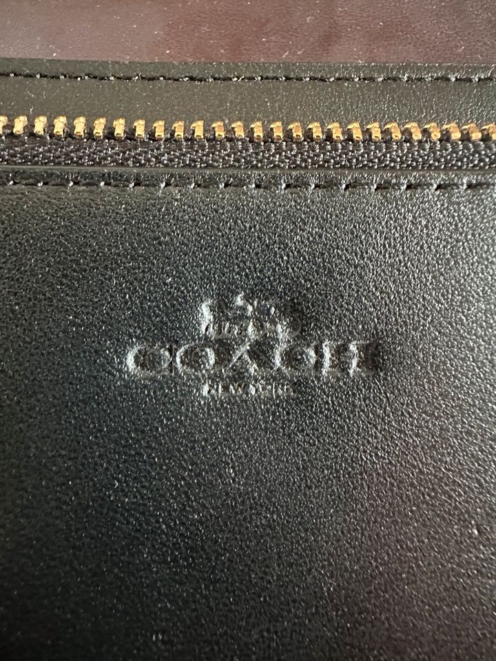 COACH Tasche Schwarz Leder Nieten Crossover Edel in Alzenau