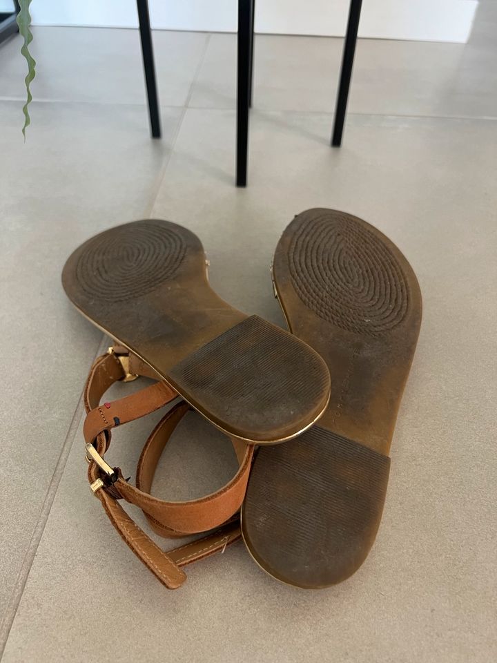 TH Tommy Hilfiger Sandalen Zehentrenner Gr. 38 cognac beige in Dieburg