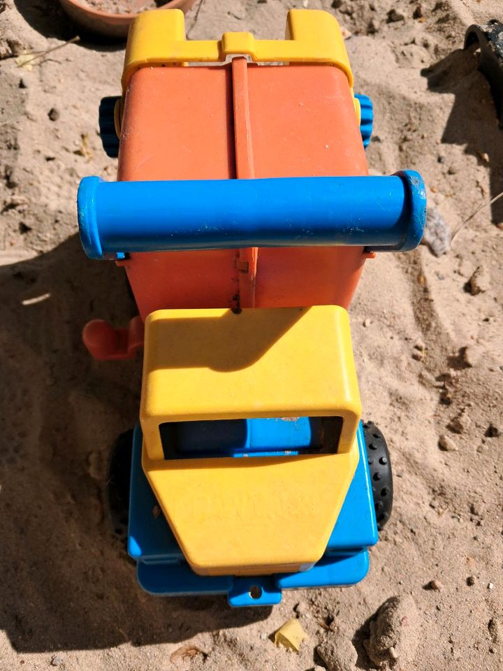 Sandspielzeug Müllauto zu verschenken in Visselhövede
