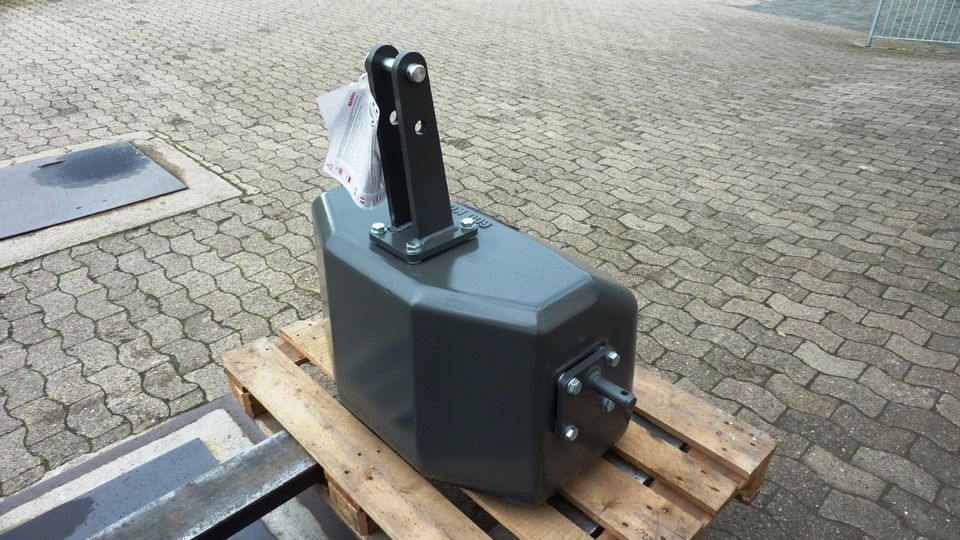 CLAAS Frontgewicht Magnetit 600 in Asendorf (bei Bruchhausen-Vilsen)