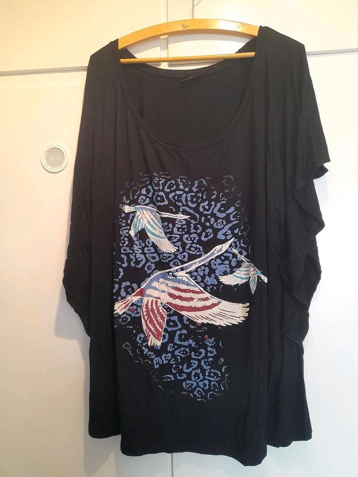 Shirt Gr 48/50 schwarz mit Vogelmotiv v Bodyflirt in Passau