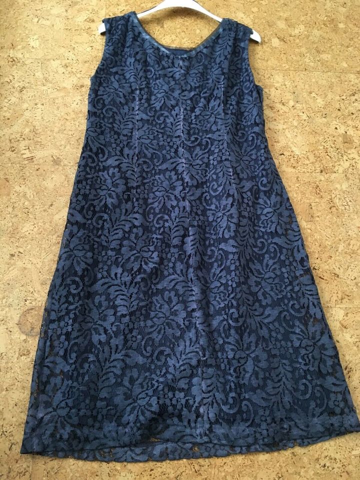 Kleid Comma Spitze Blau 42 in Laupheim