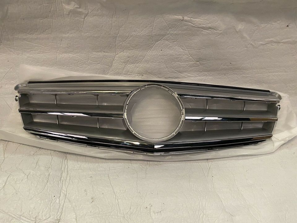 passend für Mercedes C Klasse W204 Kühlergrill Grill neu in Düsseldorf