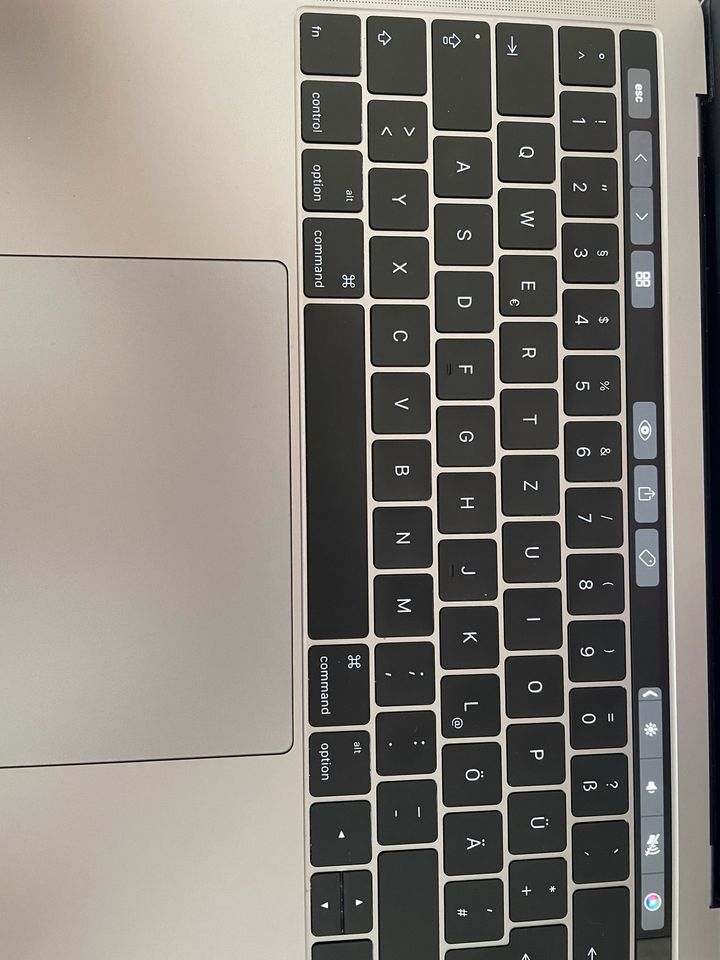 Macbook pro 2016 mit Touchbar Space gray in Hamburg