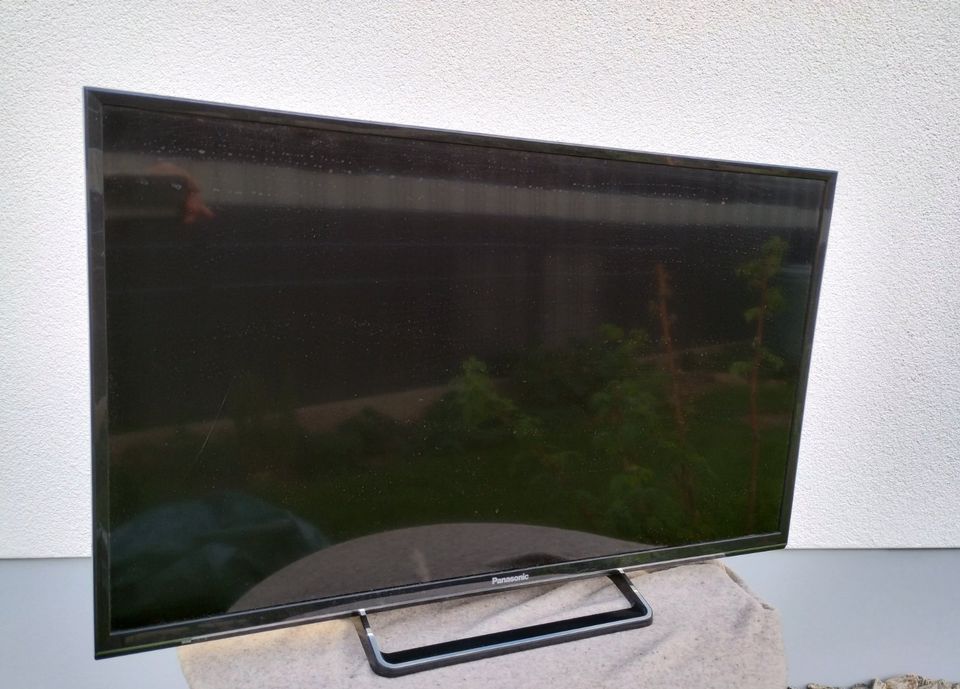 Panasonic Fernseher TX32FSW504 in Eilenburg