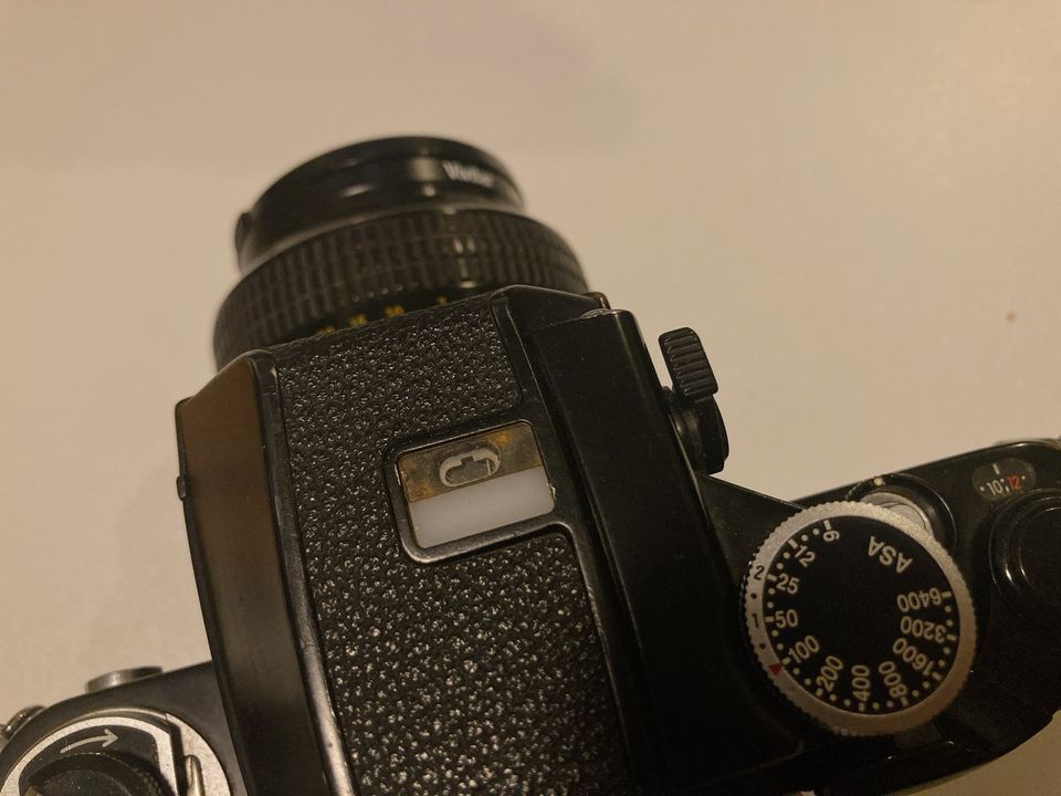 Nikon F2 + Objektiv + original Tasche in Halle