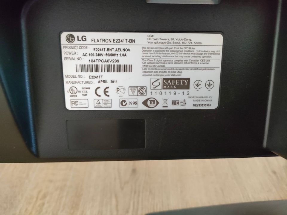 Monitor LG Fltatron 22“ Modell E2241T-BN in Senden