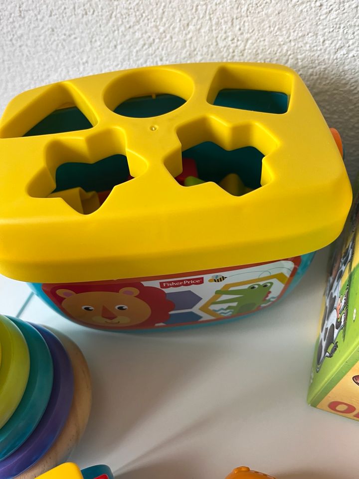 Kiste Babyspielzeug 6 teilig in Unterschneidheim