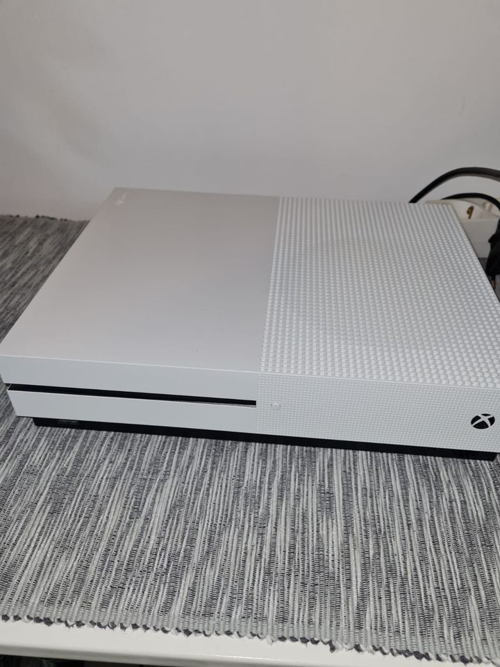Xbox one s 1Tb in Harzgerode