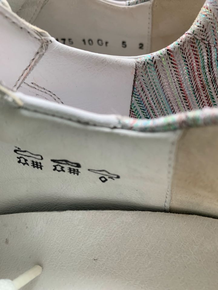 Sneaker weiß/pink/grau, mit Seitenreißverschluss, wie neu in Sprockhövel