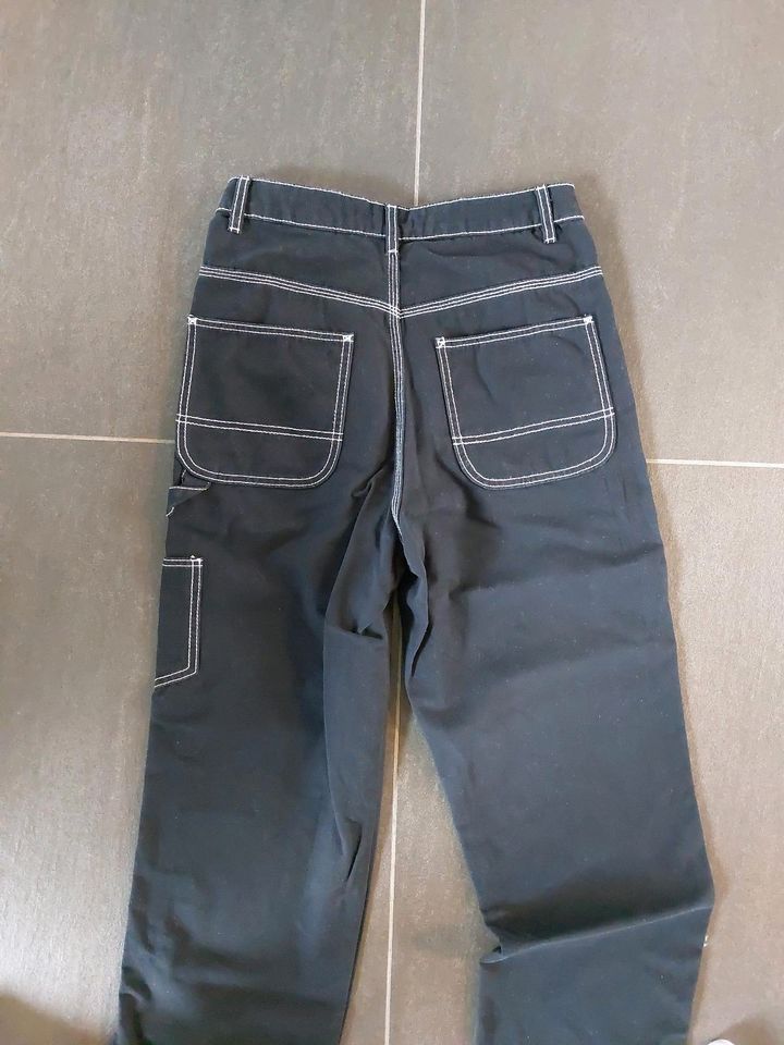 Jeans Divided schwarz Mädchen Damen weiße Nähte Gr 36 in Gerlingen