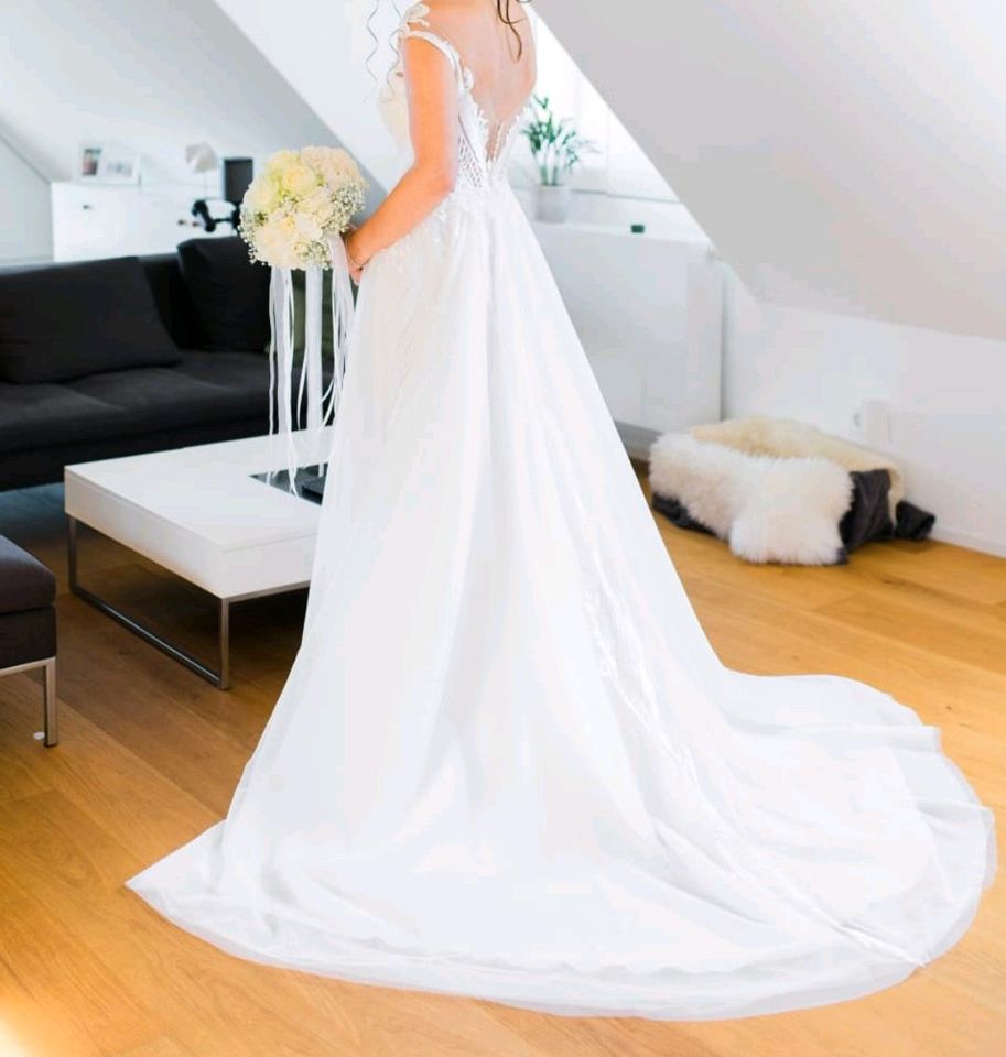 Brautkleid Größe 36 zu verkaufen IVORY in Bochum