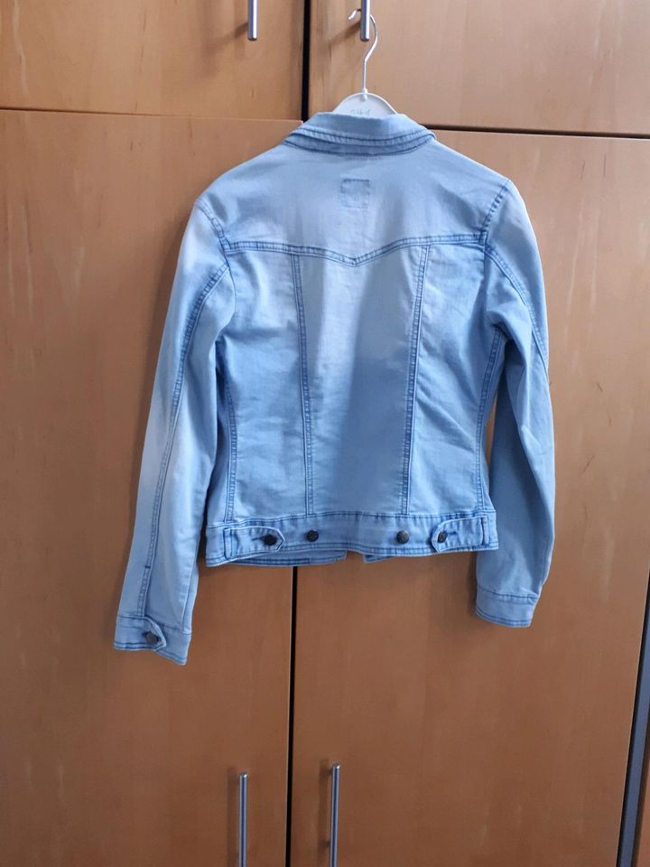 Jeansjacke Gr. 34 washed Optik in Armsheim