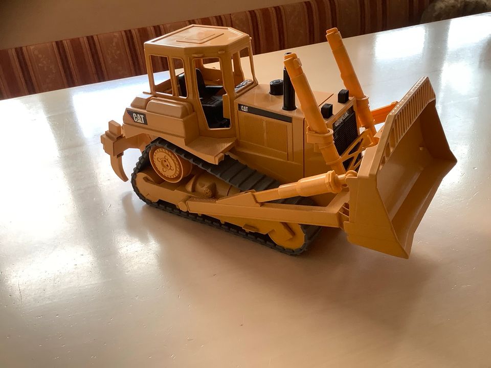 Bruder Planierraupe CAT, Bulldozer in Altomünster